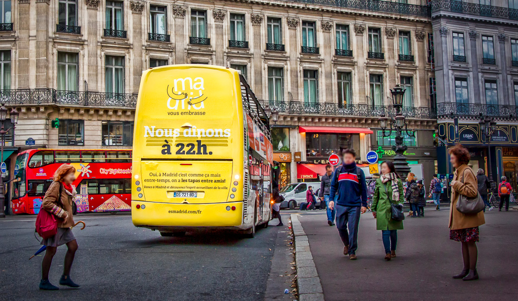 Paris sightseeing bus advertising