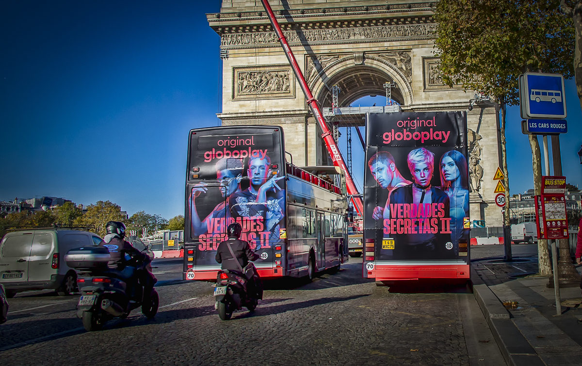 Paris sightseeing bus advertising