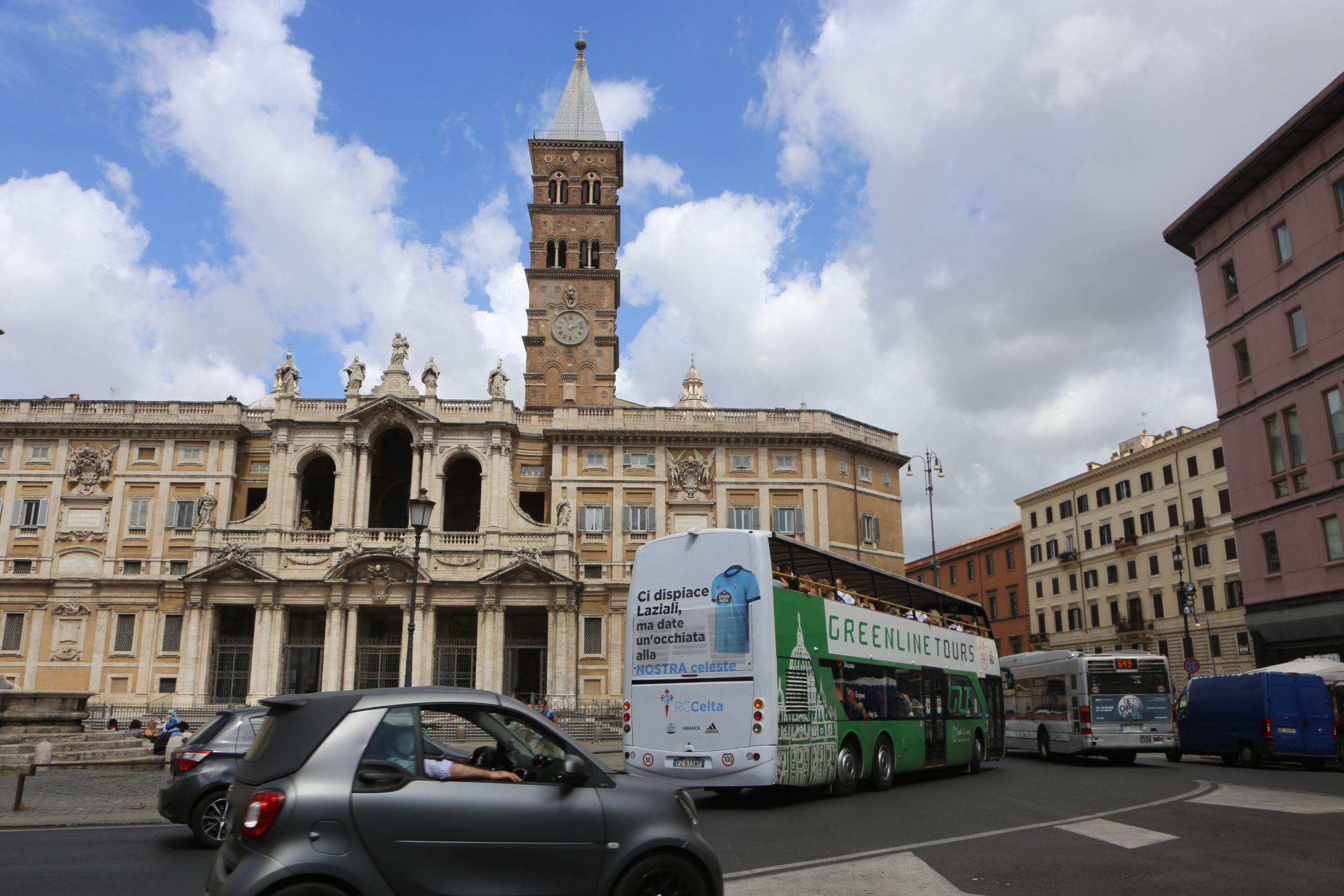 Rome sightseeing bus advertising